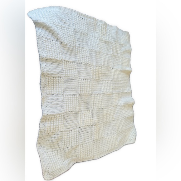 Gorgeous vintage baby blanket knit hand knit custom vanilla creamy soft blankie - Picture 6 of 7